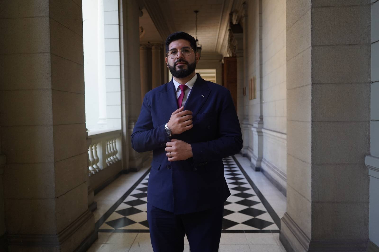Bryan Véliz en los pasillos del Palacio de Tribunales de Santiago