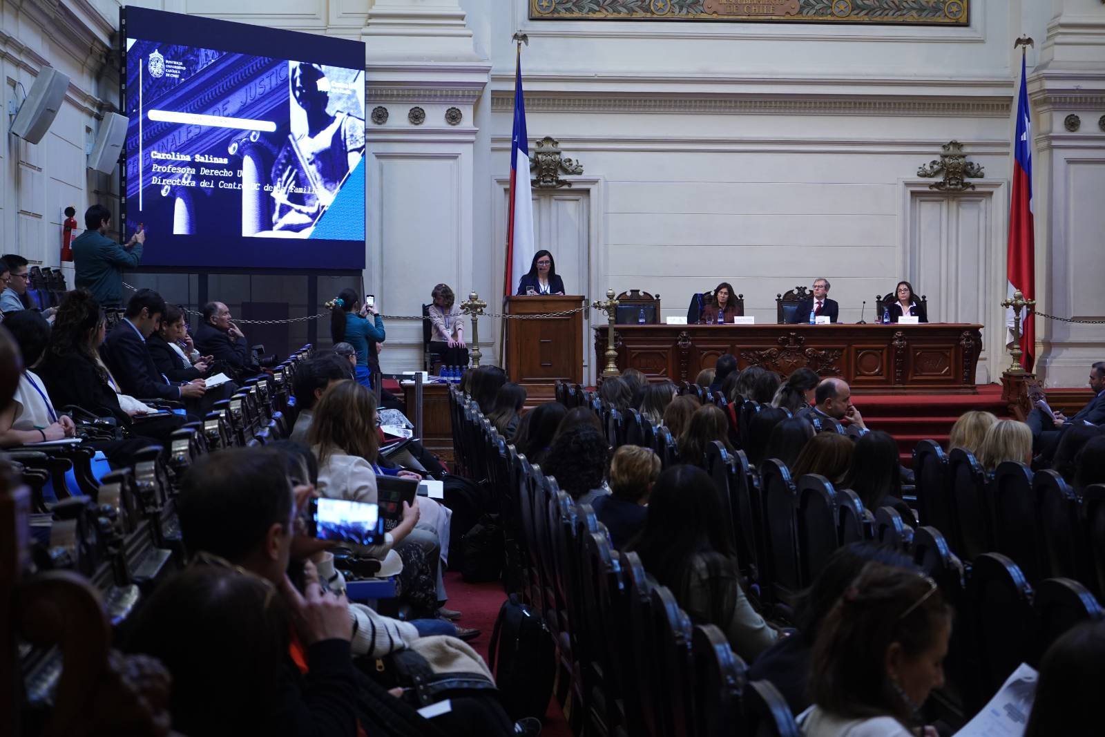 Plenario del seminario de derecho de familia en el Ex Congreso Nacional