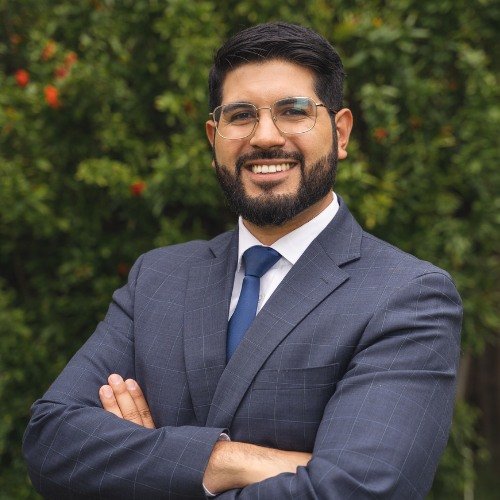 Bryan Véliz, fundador de Legalfam, en el despacho